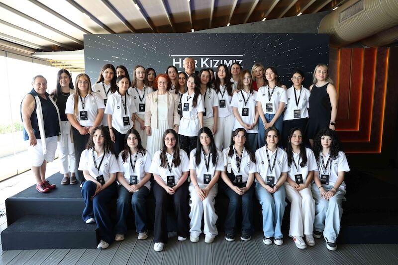 Her Kizimiz Bir Yildiz 02