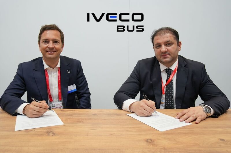 Iveco Bus Amea Otobüs Ticari Operasyonlar Başkanı Sascha Kaehne Ve Az Tex Import Başkanı Samir Ibadullayev