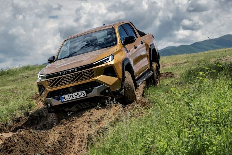 Toyota Hilux Hybrid 48V (3)-1