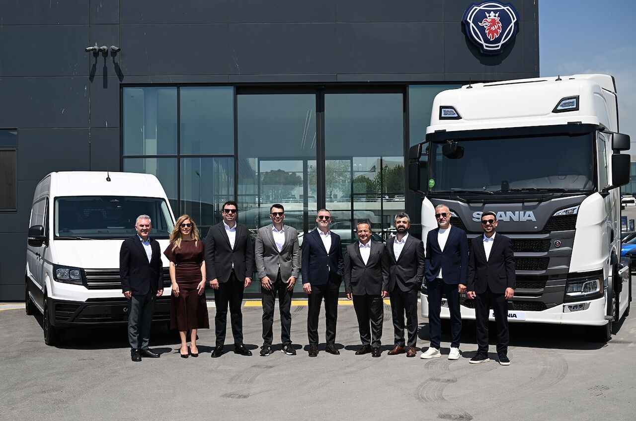 Scania 560R ve Crafter modelleri Evolog Lojistik filosuna katıldı