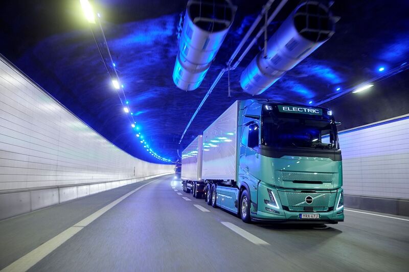 Volvo Trucks, 700 Km Menzile Ulaşabilen Elektrikli Kamyonlarını Tanıttı (3)