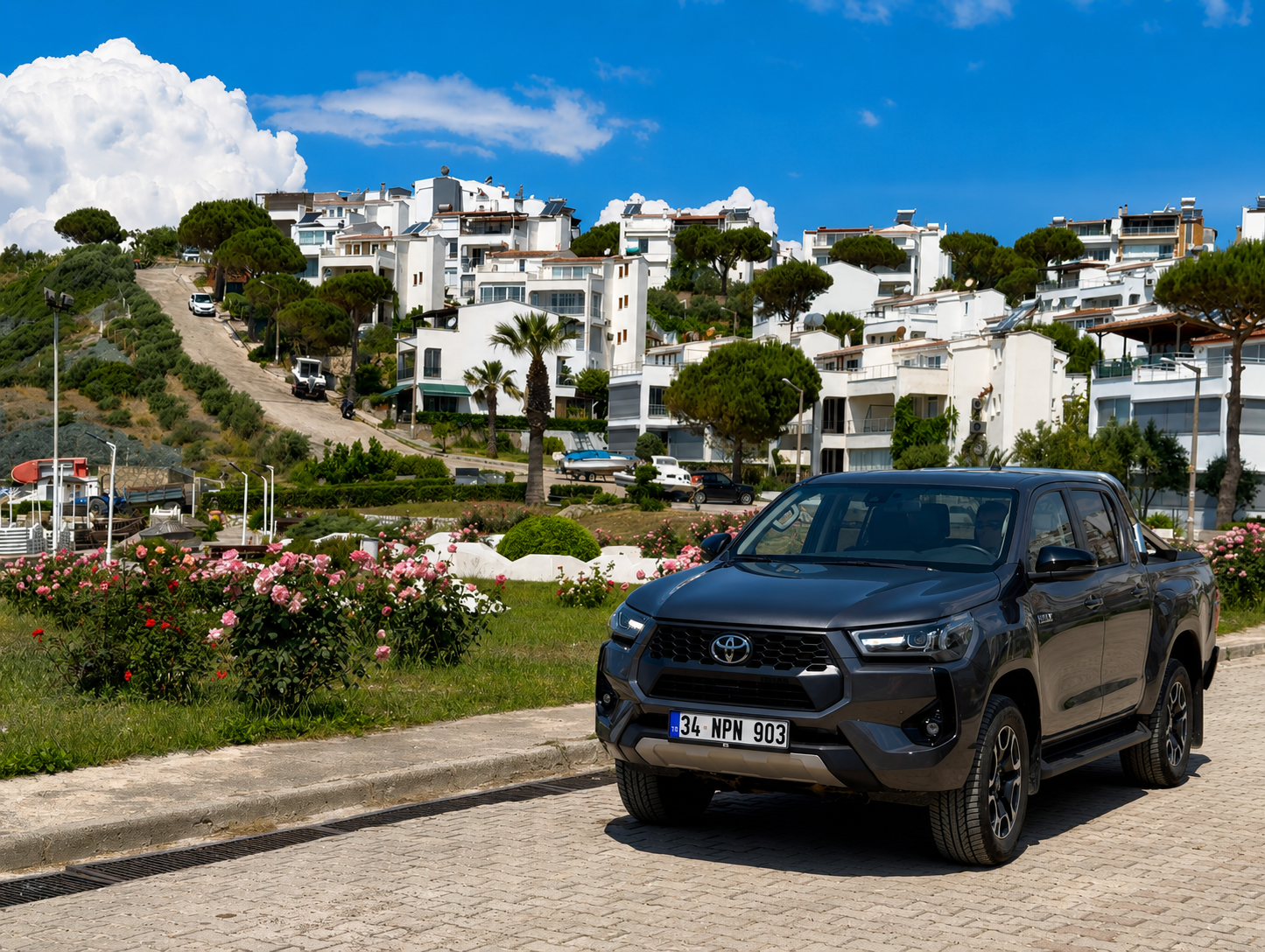 Toyota Hilux, İstanbul'dan Ege'ye uzanan rotada güven veren karakterini ortaya koydu