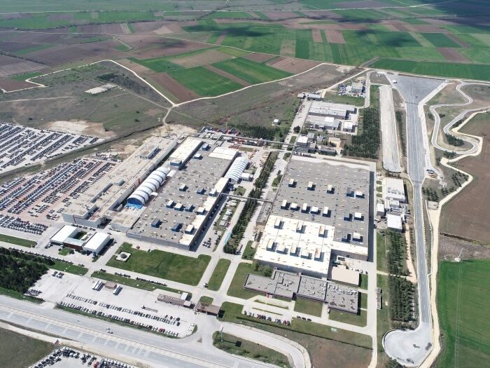 1786186898 Ford Trucks Ve I V E C O Nun Yeni Nesil Kabin Projesinde Yeni Bir D Nemin Kap S Aralan Yor 2