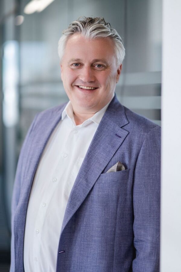 Harald Mayer 600X900