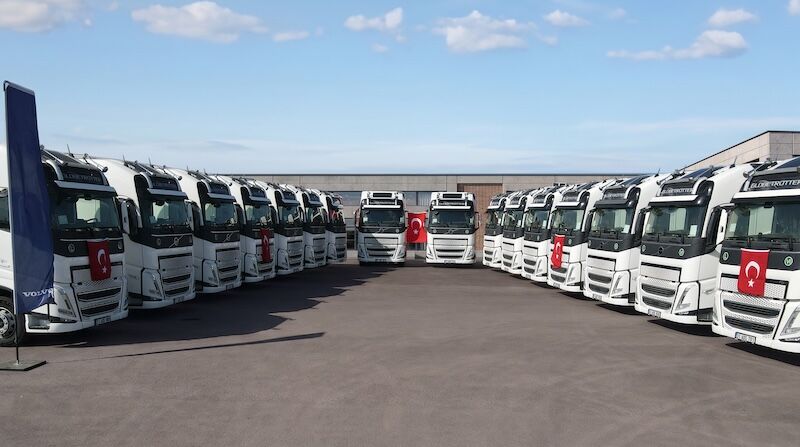 Volvo Trucks, Ades Uluslararası Nakliyat’a 30 Adet Volvo Fh 500 Teslim Etti 01