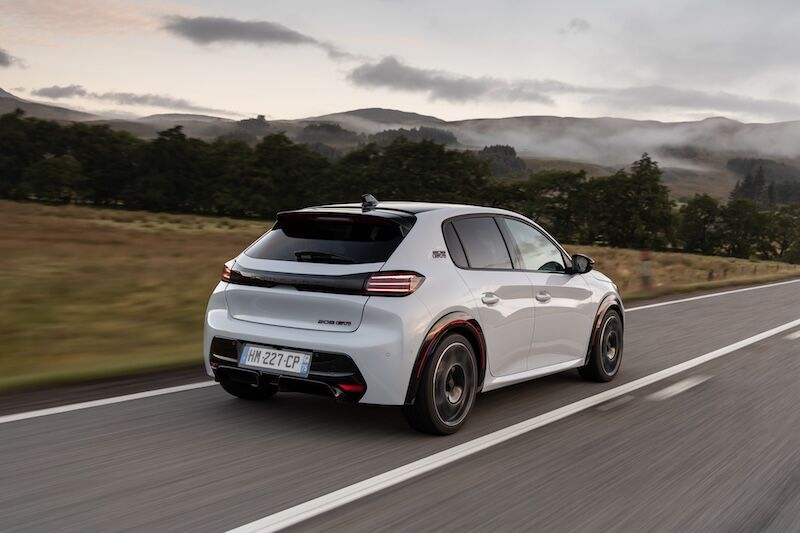 Yeni̇ Peugeot E 208 Gti 3-1